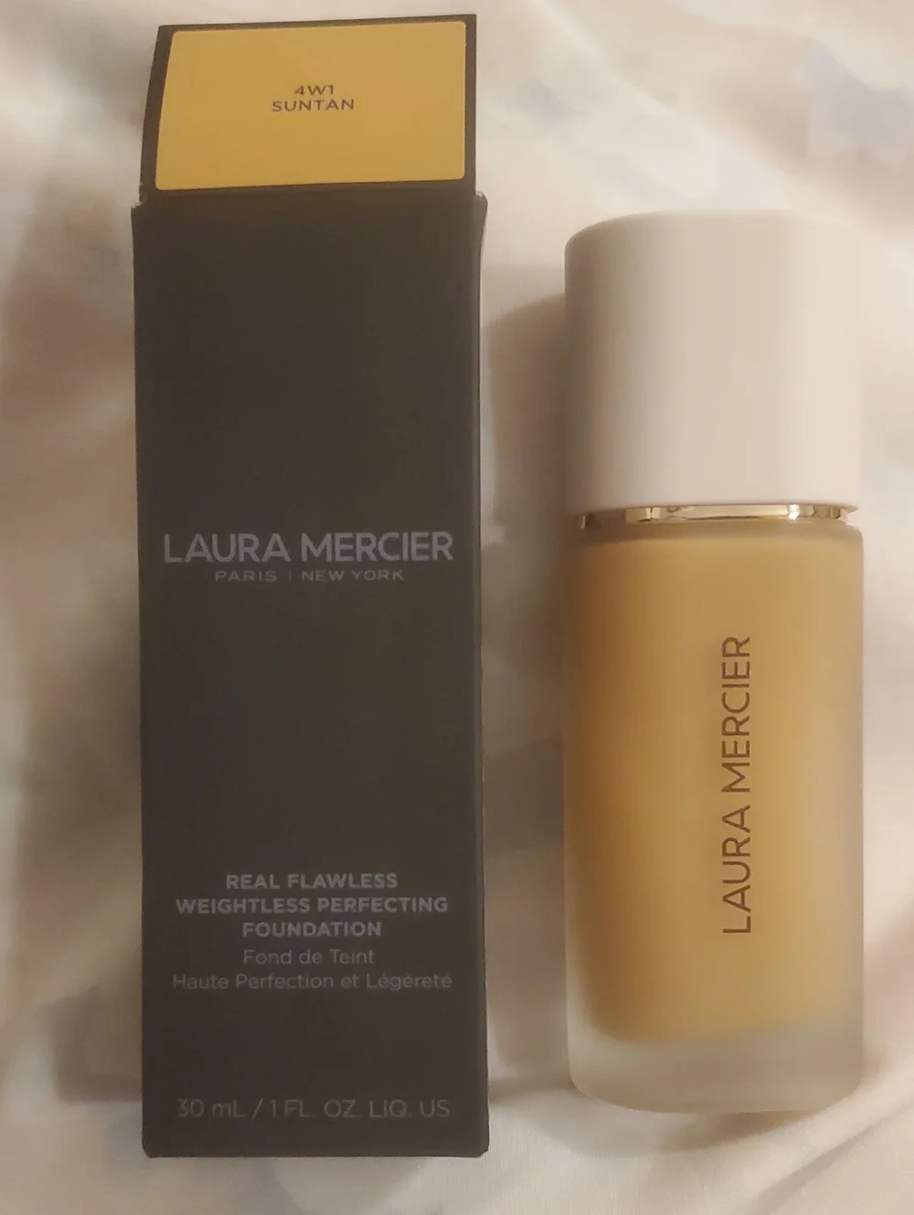 Laura Mercier Real Flawless Weightless Perfecting Foundation — Suntan (4W1) New